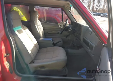 1996 Jeep Cherokee Se из США, поврежденный, VIN 1J4FT27S0TL186348